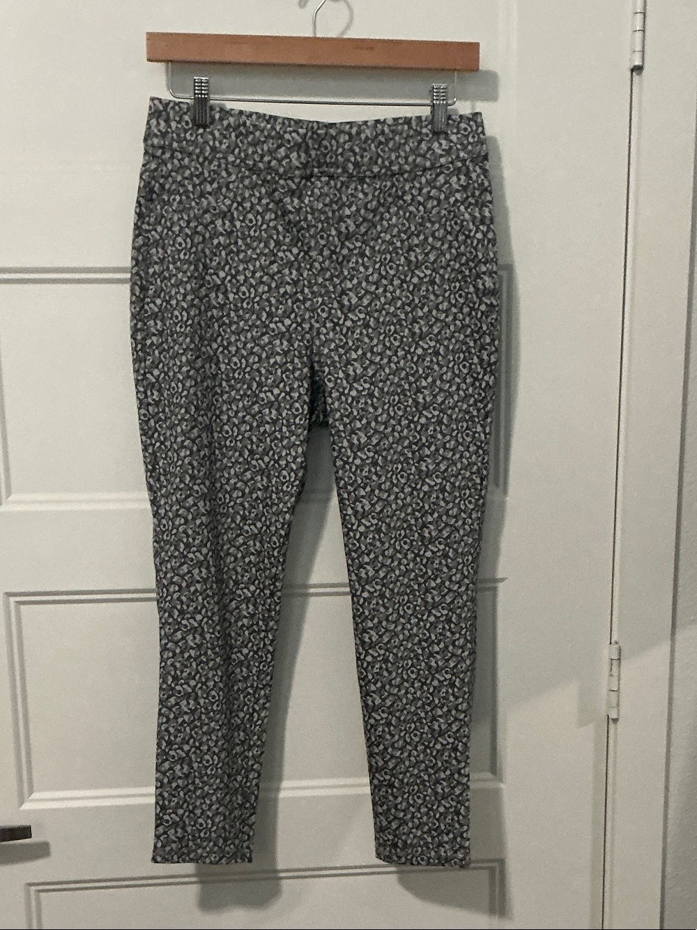 Time and Tru Gray Printed Skinny Ankle Pants